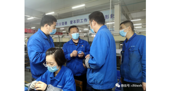 ▌長嶺紡電新聞 ▌ 走在前 做表率 助生產(chǎn) 保交付 長嶺紡電新產(chǎn)品生產(chǎn)任務(wù)緊，機關(guān)支部來幫忙